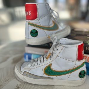 Nike BLAZER MID '77 VINTAGE
"Rayguns" youth boys 4Y